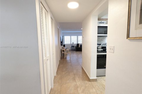 Купить кондоминиум в Халландейл-Бич, Флорида 1 спальня, 71.53м2, № 2011533 - фото 6