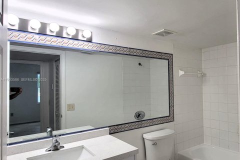 Condominio en alquiler en Pembroke Pines, Florida, 3 dormitorios, 115.85 m2 № 1991323 - foto 7