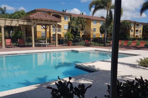 Condominio en alquiler en Pembroke Pines, Florida, 3 dormitorios, 115.85 m2 № 1991323 - foto 11