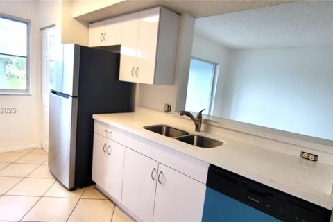 Condominio en alquiler en Pembroke Pines, Florida, 3 dormitorios, 115.85 m2 № 1991323 - foto 5