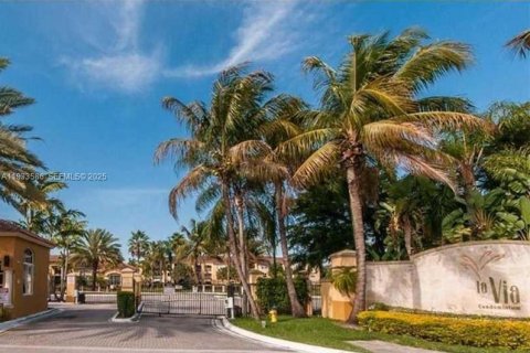Condominio en alquiler en Pembroke Pines, Florida, 3 dormitorios, 115.85 m2 № 1991323 - foto 1