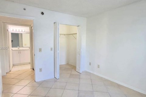 Condominio en alquiler en Pembroke Pines, Florida, 3 dormitorios, 115.85 m2 № 1991323 - foto 2
