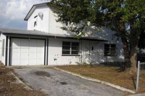 Villa ou maison à louer à West Palm Beach, Floride: 4 chambres, 136.75 m2 № 1953240 - photo 2