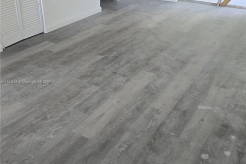 Villa ou maison à louer à West Palm Beach, Floride: 4 chambres, 136.75 m2 № 1953240 - photo 3