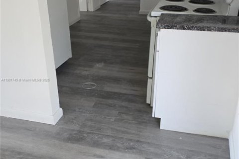 Villa ou maison à louer à West Palm Beach, Floride: 4 chambres, 136.75 m2 № 1953240 - photo 4