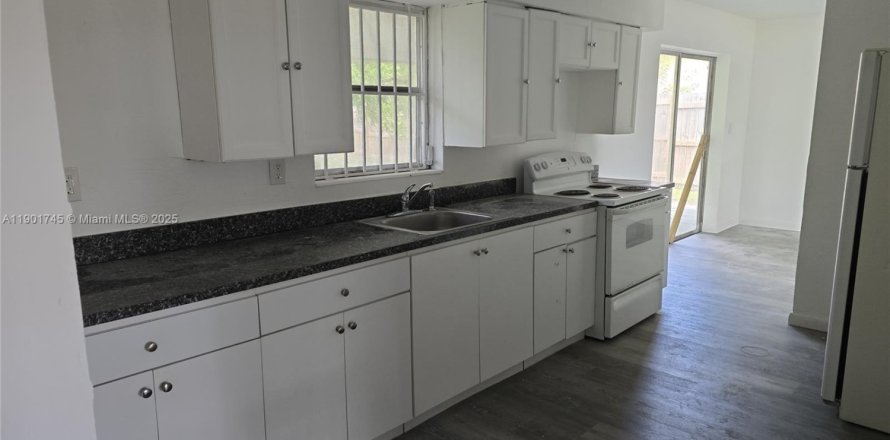 Villa ou maison à West Palm Beach, Floride 4 chambres, 136.75 m2 № 1953240