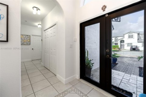 Casa en venta en Miami, Florida, 4 dormitorios, 186.55 m2 № 2058844 - foto 25