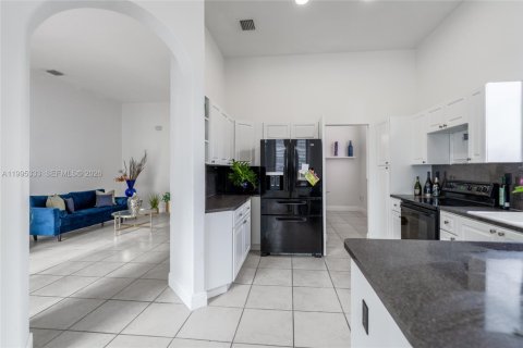 Casa en venta en Miami, Florida, 4 dormitorios, 186.55 m2 № 2058844 - foto 13