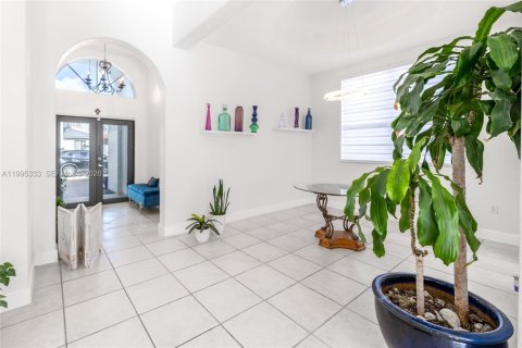 Casa en venta en Miami, Florida, 4 dormitorios, 186.55 m2 № 2058844 - foto 5