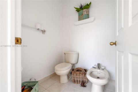 Casa en venta en Miami, Florida, 4 dormitorios, 186.55 m2 № 2058844 - foto 23