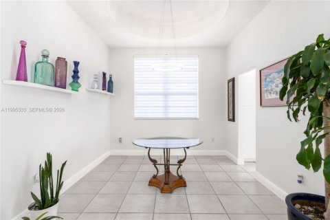 Casa en venta en Miami, Florida, 4 dormitorios, 186.55 m2 № 2058844 - foto 7
