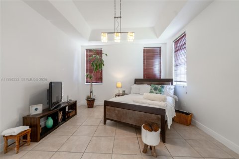 Casa en venta en Miami, Florida, 4 dormitorios, 186.55 m2 № 2058844 - foto 19