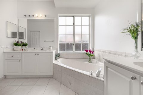 Casa en venta en Miami, Florida, 4 dormitorios, 186.55 m2 № 2058844 - foto 22