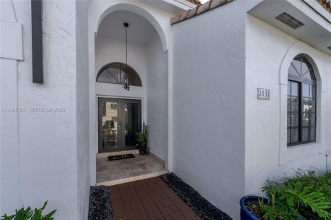Casa en venta en Miami, Florida, 4 dormitorios, 186.55 m2 № 2058844 - foto 3