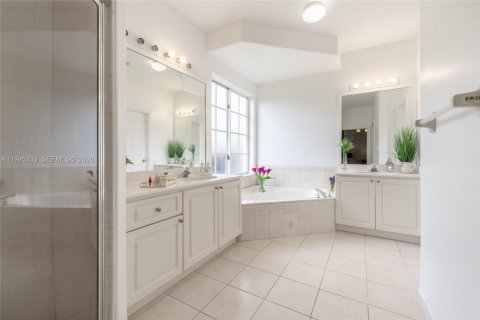 Casa en venta en Miami, Florida, 4 dormitorios, 186.55 m2 № 2058844 - foto 20