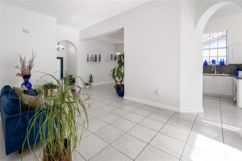 Casa en venta en Miami, Florida, 4 dormitorios, 186.55 m2 № 2058844 - foto 10