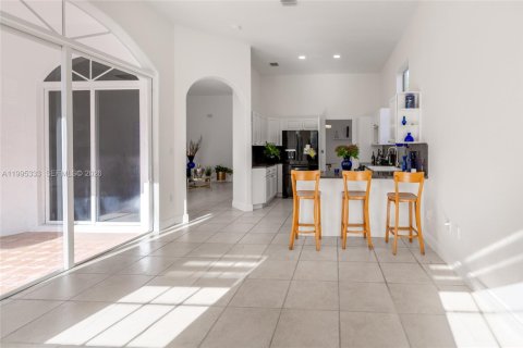 Casa en venta en Miami, Florida, 4 dormitorios, 186.55 m2 № 2058844 - foto 16