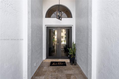 Casa en venta en Miami, Florida, 4 dormitorios, 186.55 m2 № 2058844 - foto 2