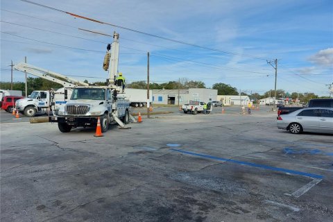 Propiedad comercial en venta en Mims, Florida, 643.81 m2 № 2108371 - foto 5