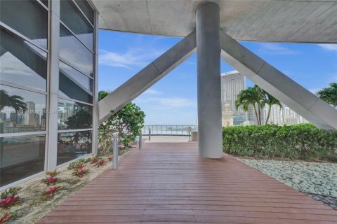 Condo in Miami, Florida, 1 bedroom  № 1867687 - photo 25