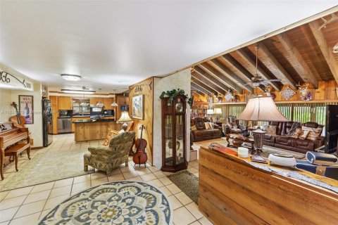 Villa ou maison à vendre à Homestead, Floride: 5 chambres, 300.17 m2 № 1818485 - photo 5