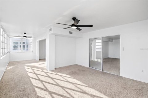 Condominio en venta en Saint Petersburg, Florida, 2 dormitorios, 149.11 m2 № 2097432 - foto 17