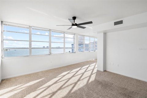 Condominio en venta en Saint Petersburg, Florida, 2 dormitorios, 149.11 m2 № 2097432 - foto 18