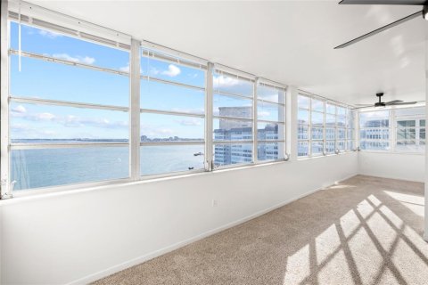 Condominio en venta en Saint Petersburg, Florida, 2 dormitorios, 149.11 m2 № 2097432 - foto 19