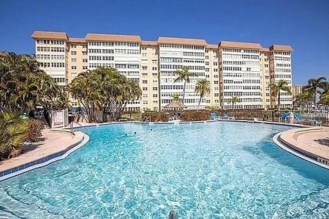 Condo à Saint Petersburg, Floride, 2 chambres  № 2097432