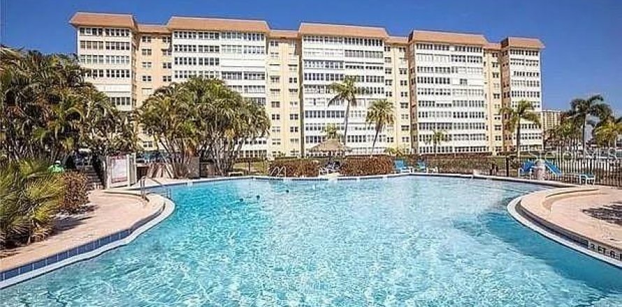 Condominio en Saint Petersburg, Florida, 2 dormitorios  № 2097432