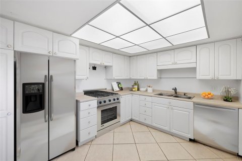 Condominio en venta en Saint Petersburg, Florida, 2 dormitorios, 149.11 m2 № 2097432 - foto 12