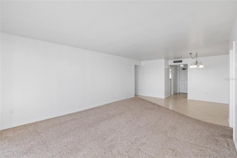 Condominio en venta en Saint Petersburg, Florida, 2 dormitorios, 149.11 m2 № 2097432 - foto 15