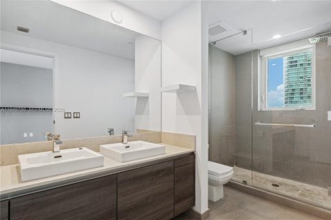 Снять в аренду кондоминиум в Майами, Флорида 3 спальни, 207.73м2, № 2005408 - фото 23