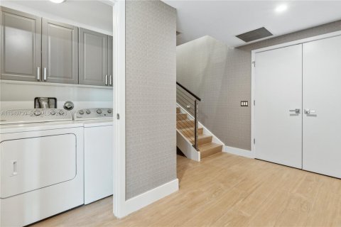 Снять в аренду кондоминиум в Майами, Флорида 3 спальни, 207.73м2, № 2005408 - фото 15