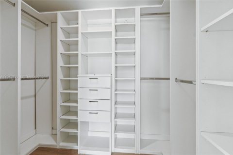 Снять в аренду кондоминиум в Майами, Флорида 3 спальни, 207.73м2, № 2005408 - фото 18