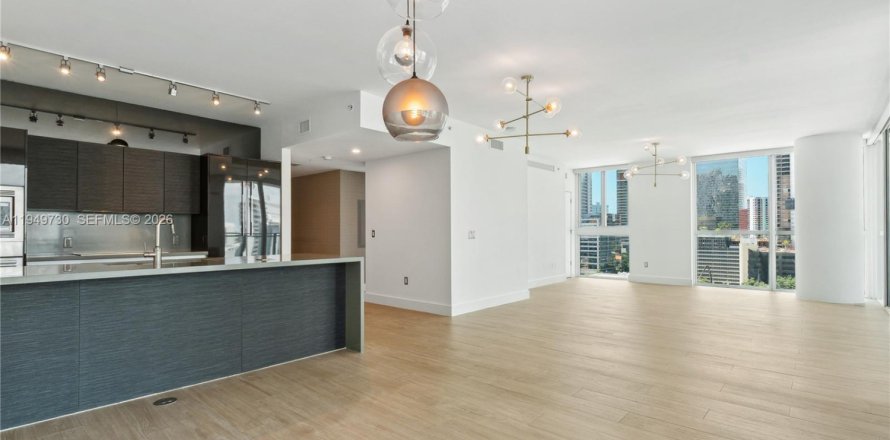 Кондоминиум с 3 спальнями в Майами, Флорида № 2005408