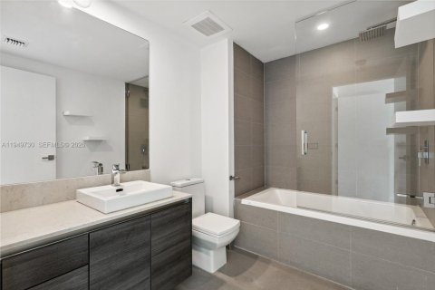 Снять в аренду кондоминиум в Майами, Флорида 3 спальни, 207.73м2, № 2005408 - фото 21