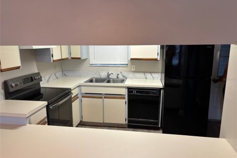 Townhouse in Tavares, Florida 2 bedrooms, 96.99 sq.m. № 1898608 - photo 2