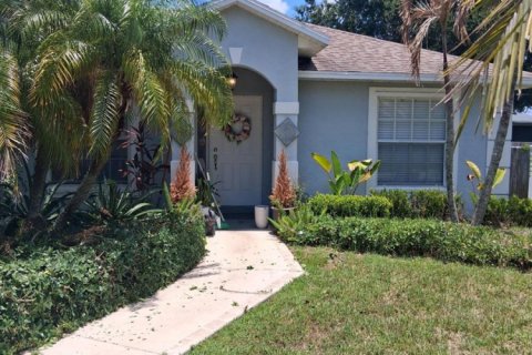 House in Port St. Lucie, Florida 3 bedrooms, 128.76 sq.m. № 2244509 - photo 2