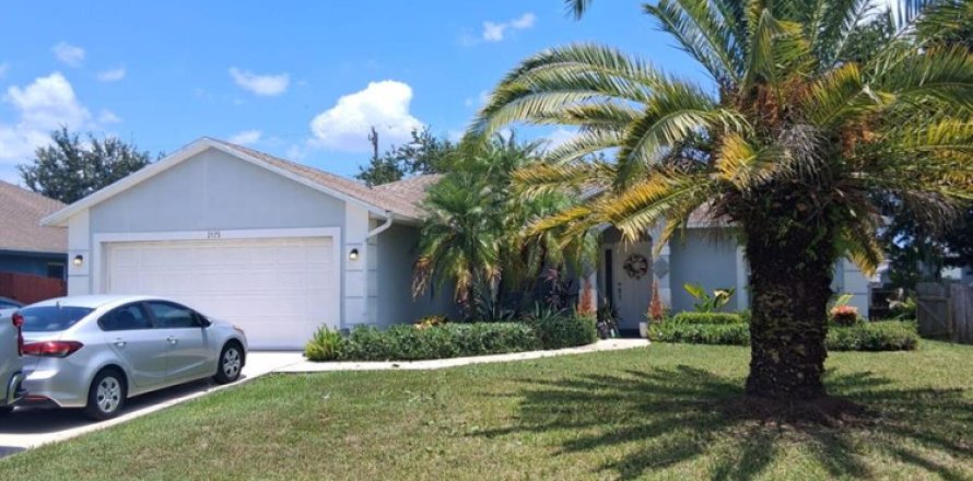 House in Port St. Lucie, Florida 3 bedrooms, 128.76 sq.m. № 2244509