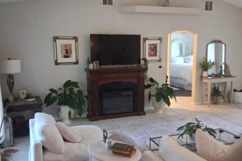 House in Port St. Lucie, Florida 3 bedrooms, 128.76 sq.m. № 2244509 - photo 3