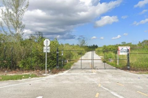 Commercial property in Miami-Dade, Florida № 2152543 - photo 5