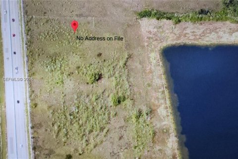 Commercial property in Miami-Dade, Florida № 2152543 - photo 3