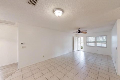 House in Ocala, Florida 2 bedrooms, 103.4 sq.m. № 1866913 - photo 3