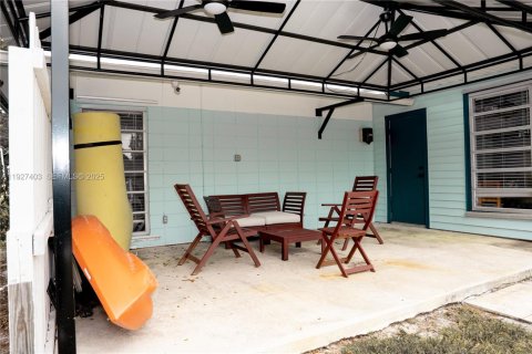 House in Marathon, Florida 3 bedrooms, 175.77 sq.m. № 1986065 - photo 16