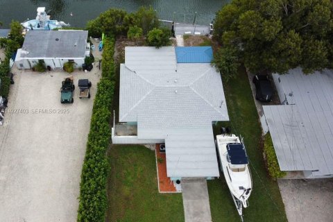 House in Marathon, Florida 3 bedrooms, 175.77 sq.m. № 1986065 - photo 6