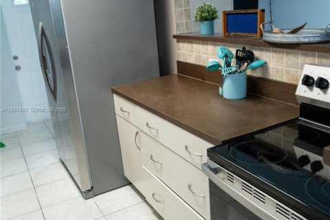 House in Marathon, Florida 3 bedrooms, 175.77 sq.m. № 1986065 - photo 24