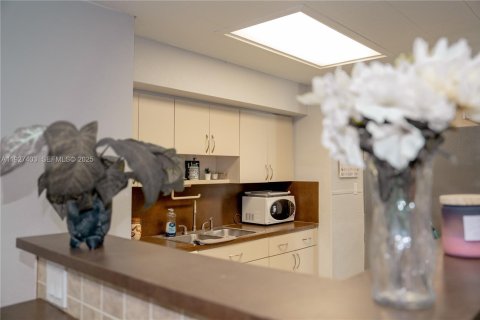 House in Marathon, Florida 3 bedrooms, 175.77 sq.m. № 1986065 - photo 22