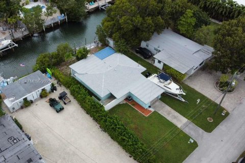 House in Marathon, Florida 3 bedrooms, 175.77 sq.m. № 1986065 - photo 4