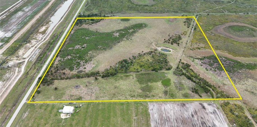 Land in Fort Meade, Florida № 2238771